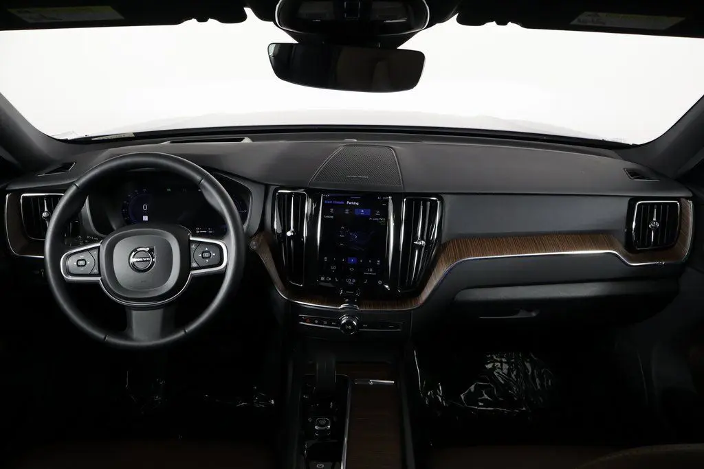 2022 Volvo XC60 Recharge Hybrid T8 Inscription Expression photo 5