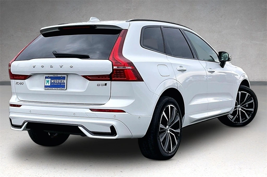 2023 Volvo - image 6