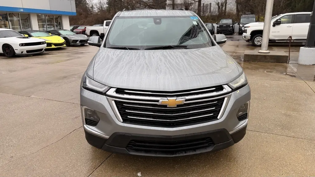 2023 Chevrolet Traverse 1LT photo 2