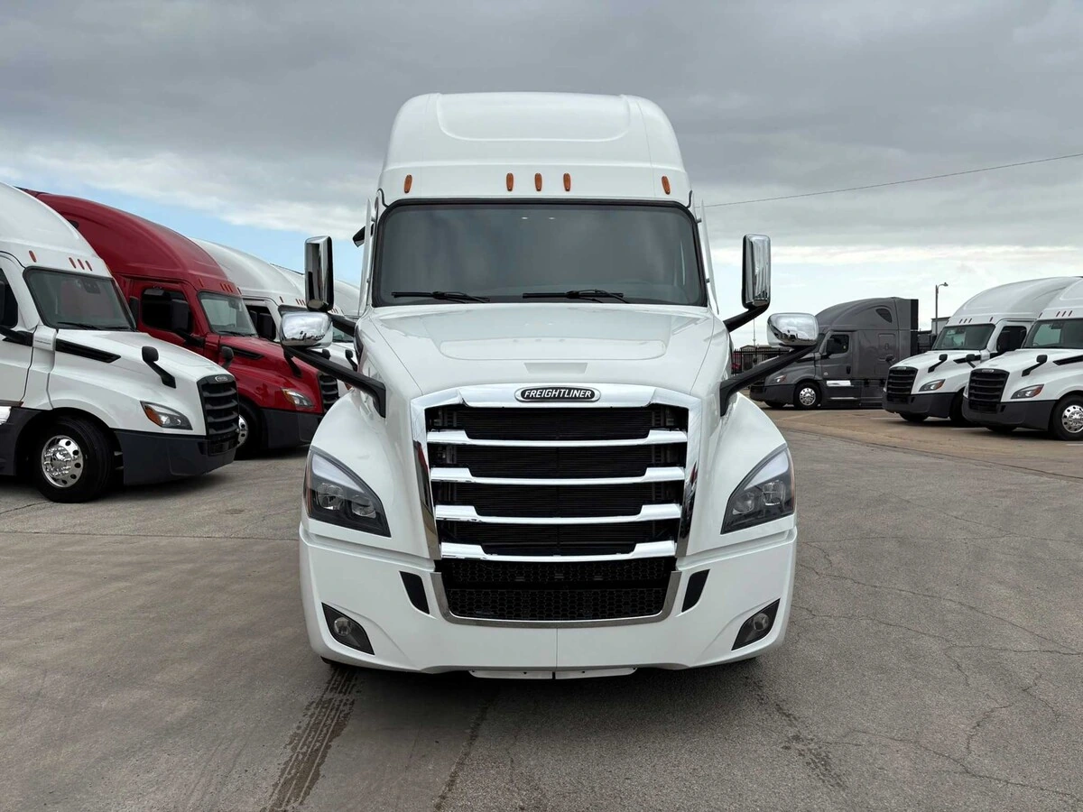 2027 Freightliner Cascadia — photo 6