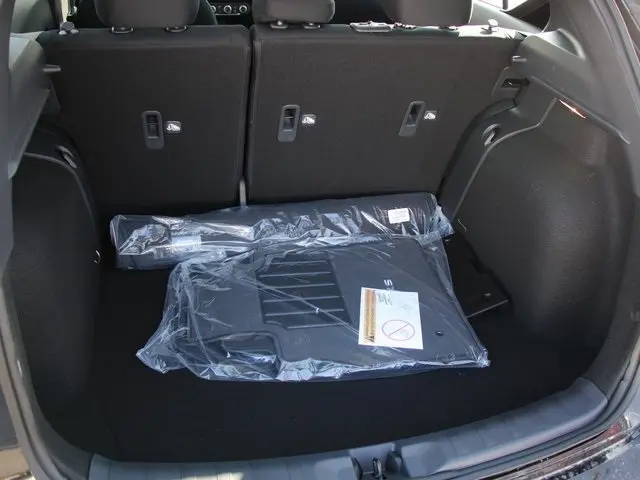 2025 Nissan Kicks Play S photo 10