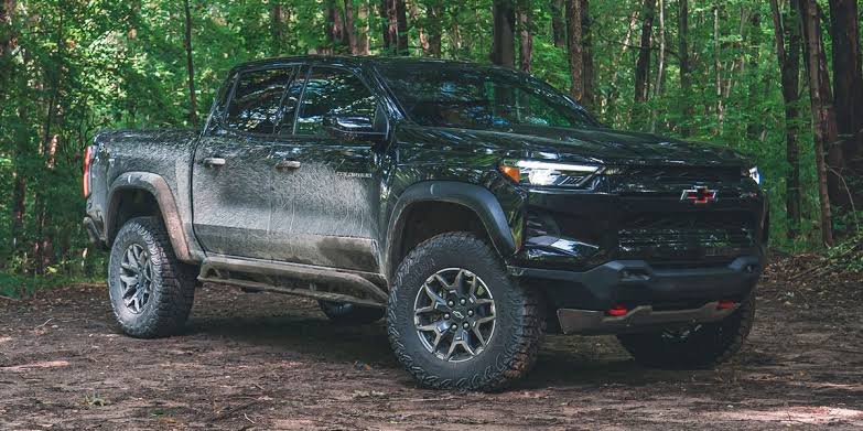 New Chevrolet Colorado ZR2 in Sterling Gray Metallic