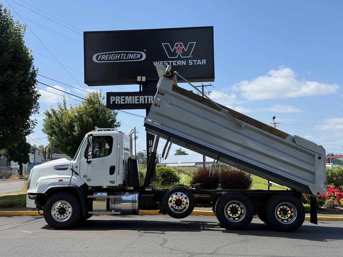 2027 Freightliner 114SD — photo 6