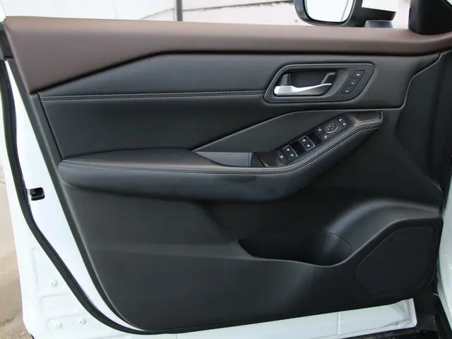 2023 Nissan Rogue SL photo 11