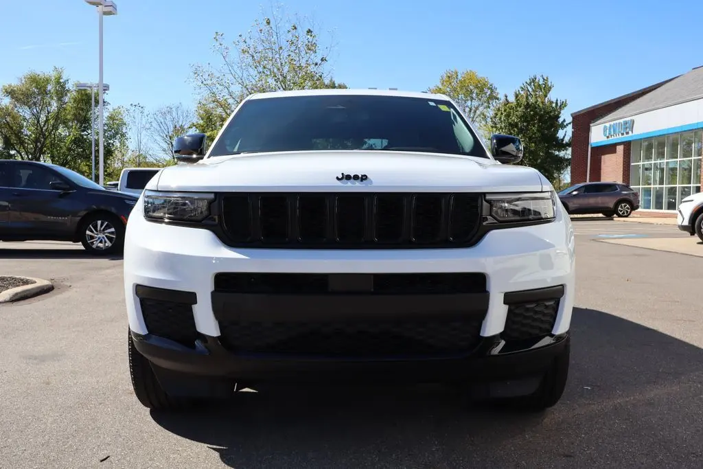 2024 Jeep Grand Cherokee Laredo photo 4