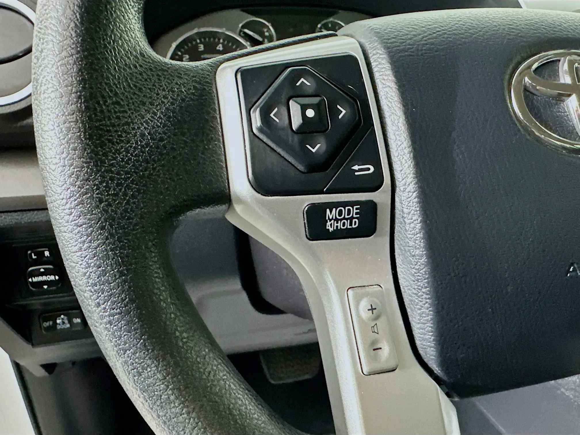 2017 Toyota Tundra SR5 CrewMax photo 23