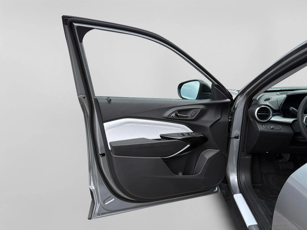 2026 Chevrolet Trax LT - Photo 18