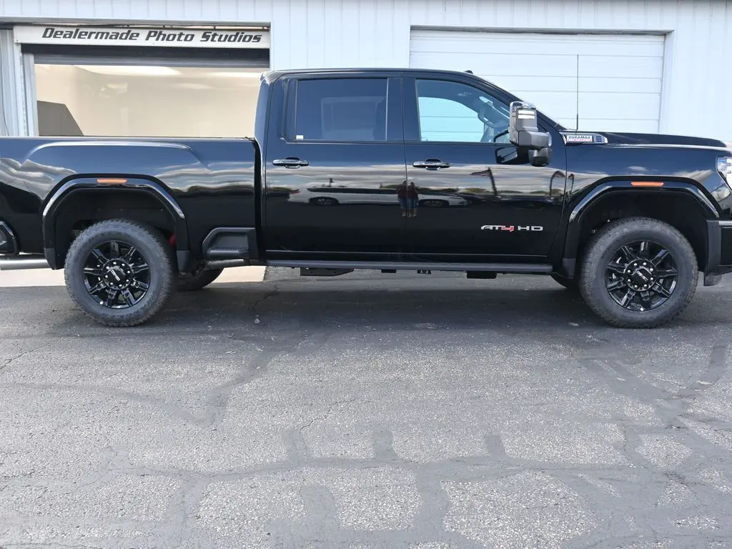 2025 Gmc Sierra HD AT4 photo 3