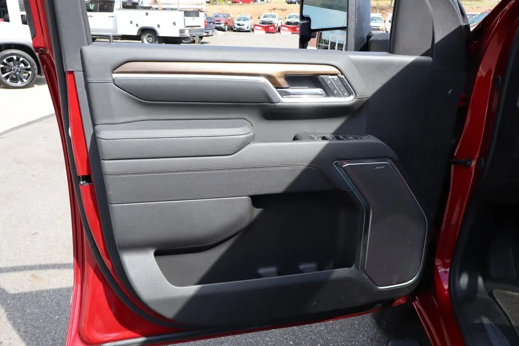 2025 Chevrolet Silverado 2500HD High Country photo 11