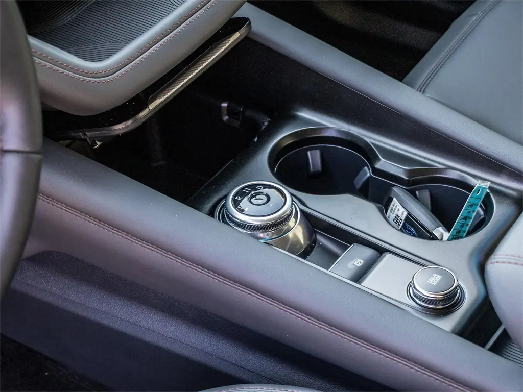 2025 Ford Explorer photo 29
