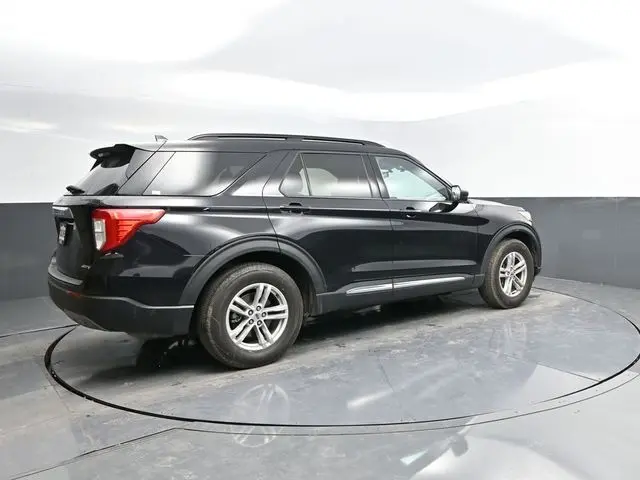 2023 Ford Explorer XLT photo 3