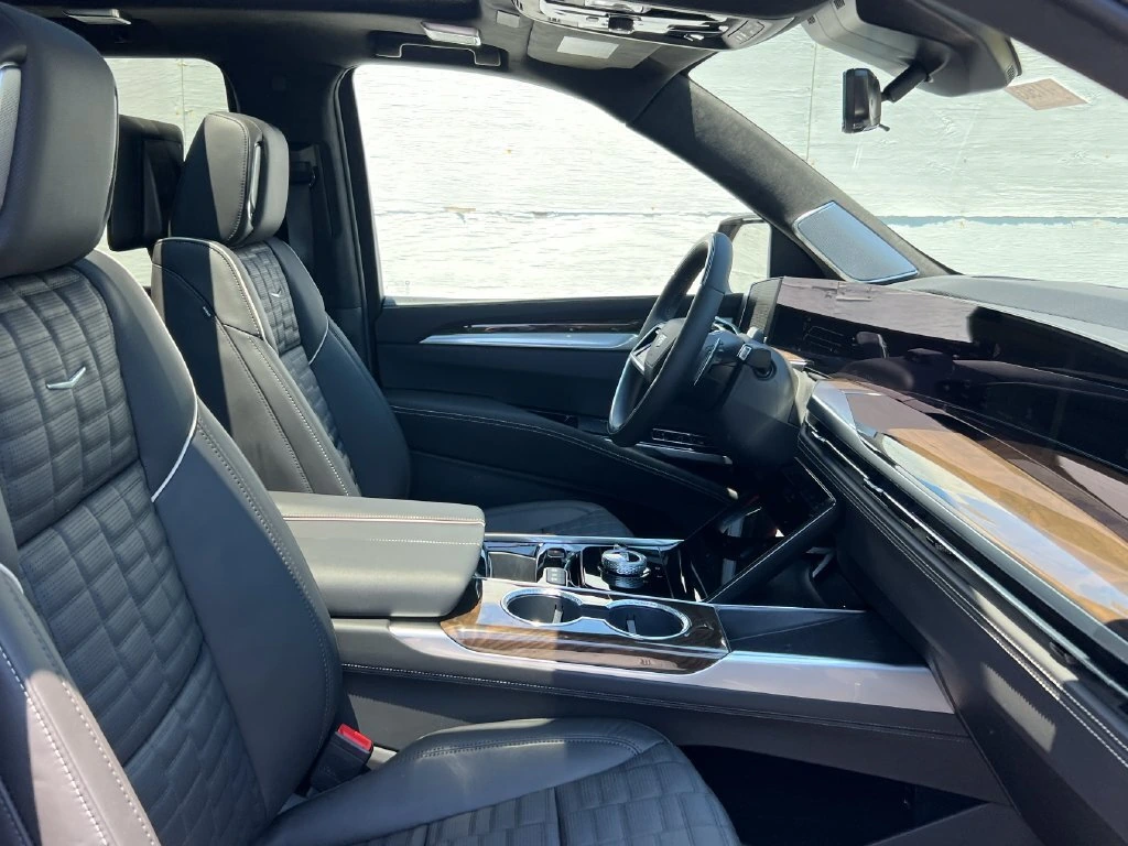 2026 Cadillac Escalade Platinum Luxury - Photo 31