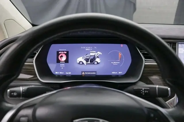 2016 Tesla Model X 90D photo 25