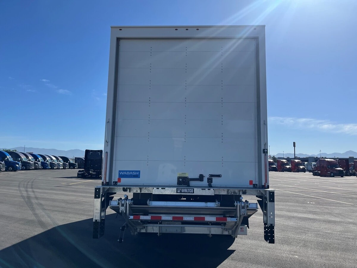 2027 Freightliner M2 106 — photo 6