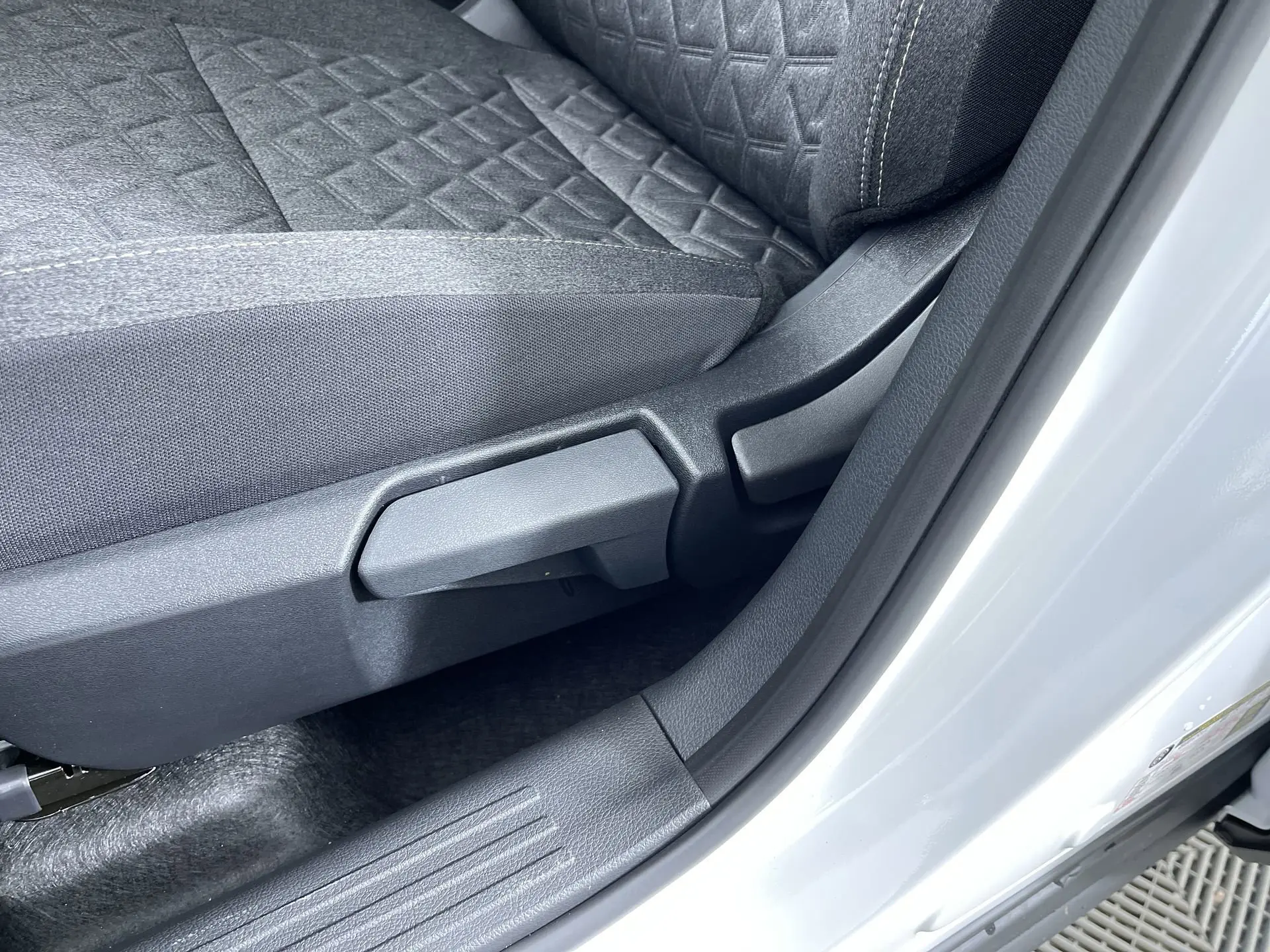 2026 Nissan Kicks SV photo 4