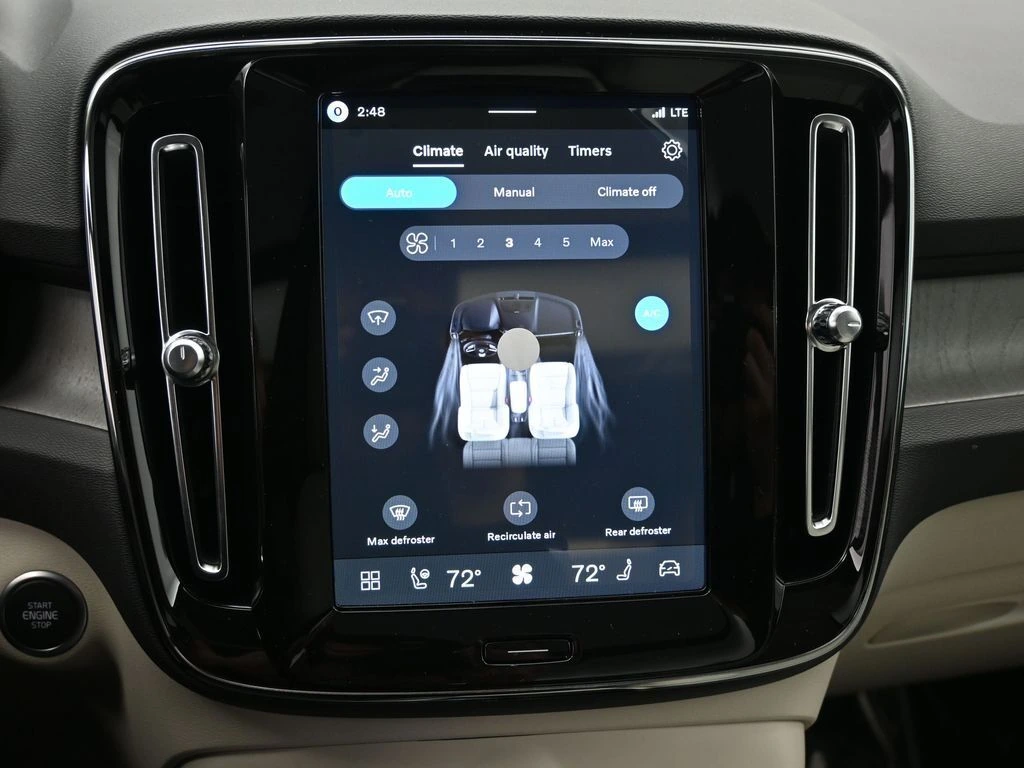 2026 Volvo - image 15