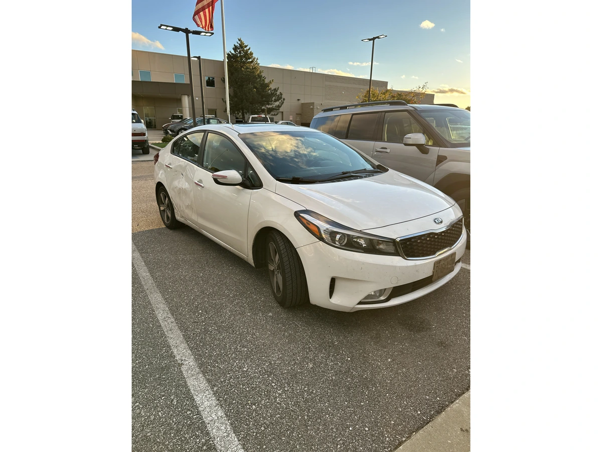 Used 2018 Kia FORTE S with VIN 3KPFL4A70JE261402 for sale in Merriam, KS