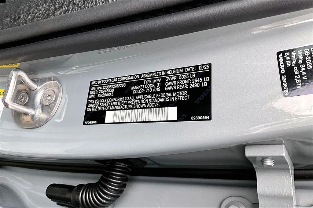 2026 Volvo - image 8
