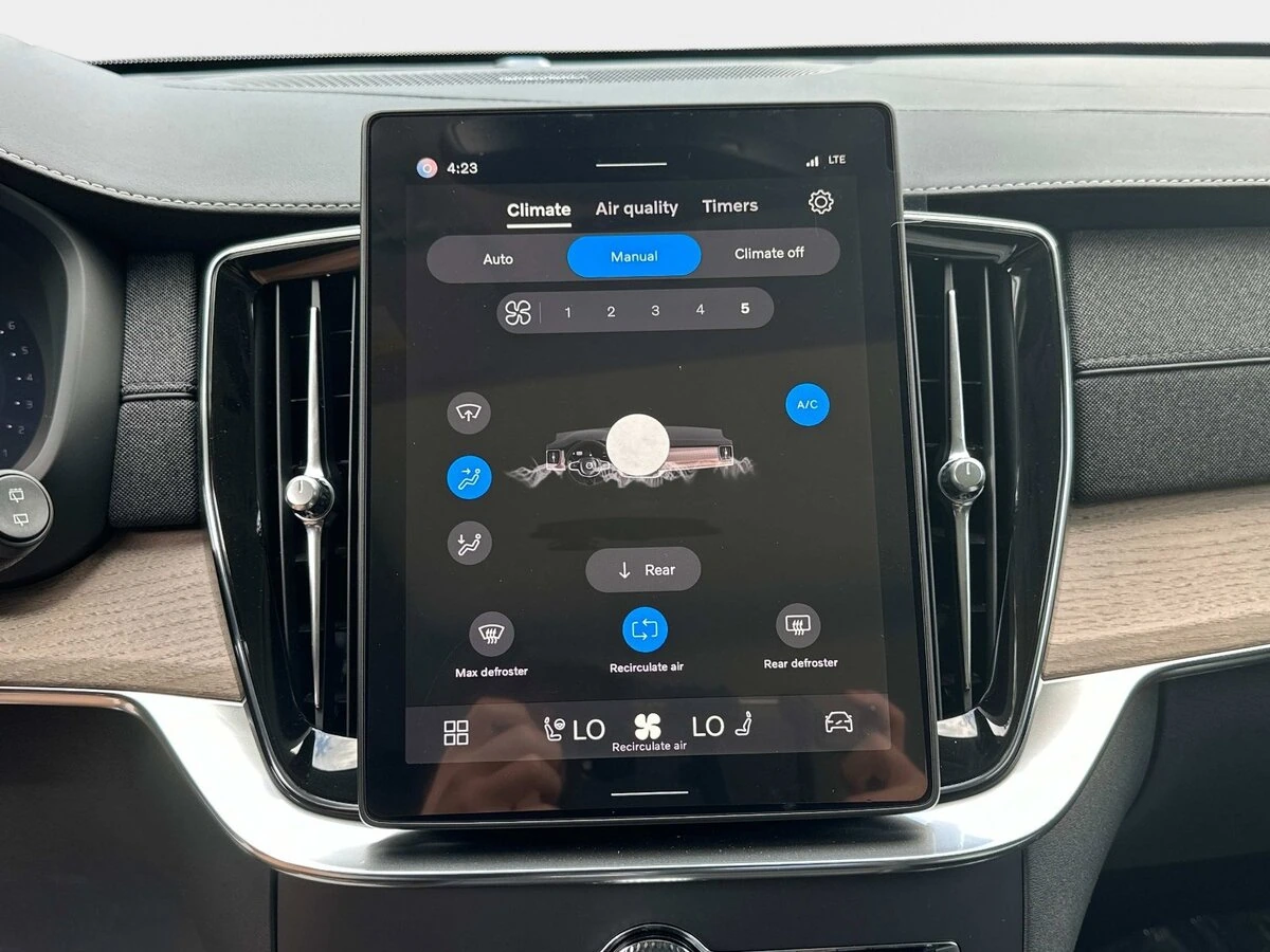 2026 Volvo - image 19