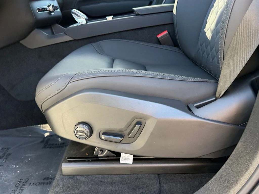 2025 Volvo - image 17