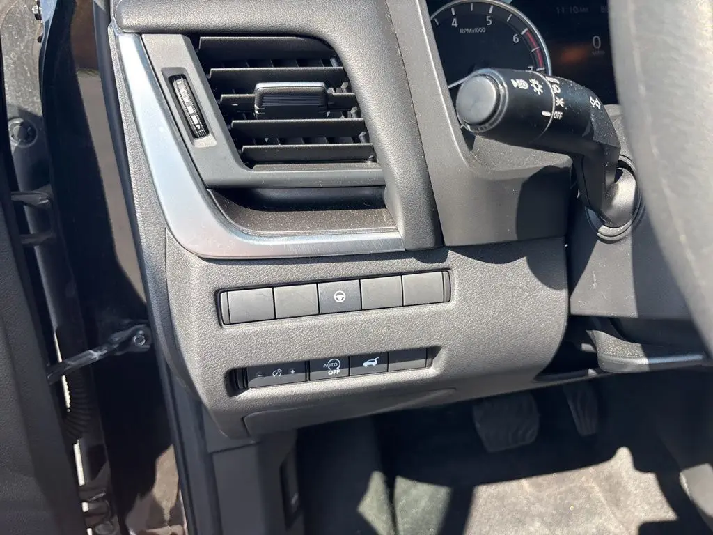 2024 Nissan Rogue SV photo 16