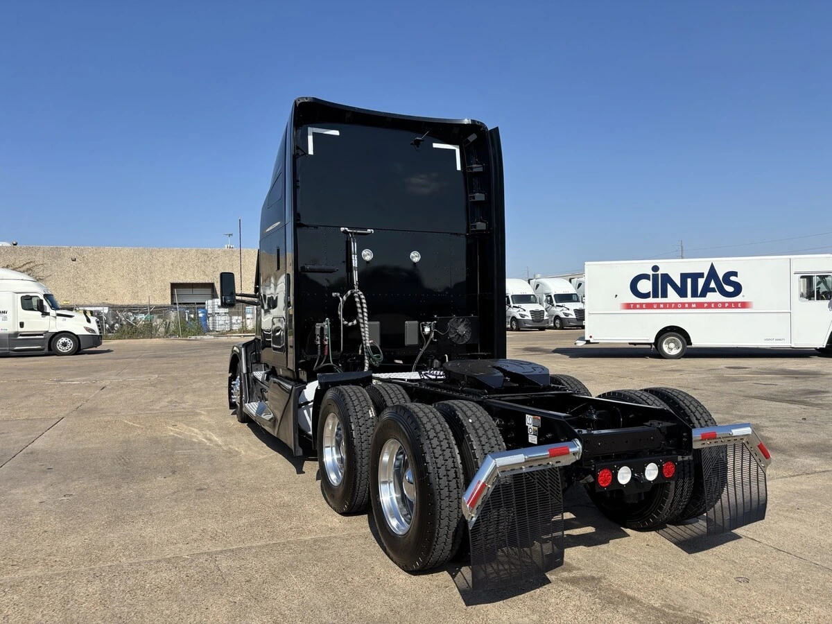2023 Kenworth T680 — photo 7