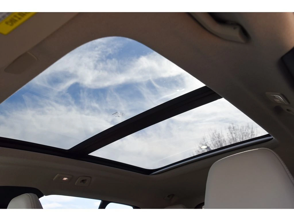 2026 Volvo - image 12