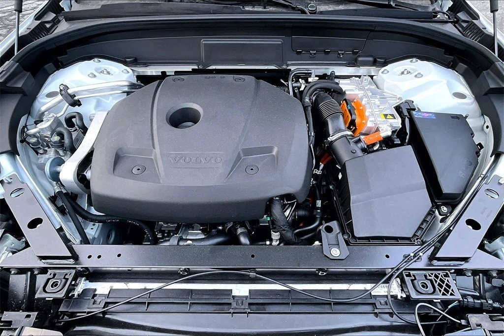 2026 Volvo - image 12