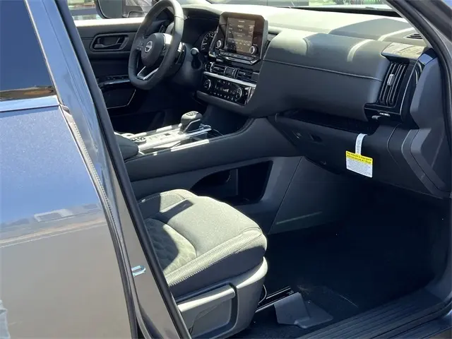 2025 Nissan Pathfinder SV photo 24