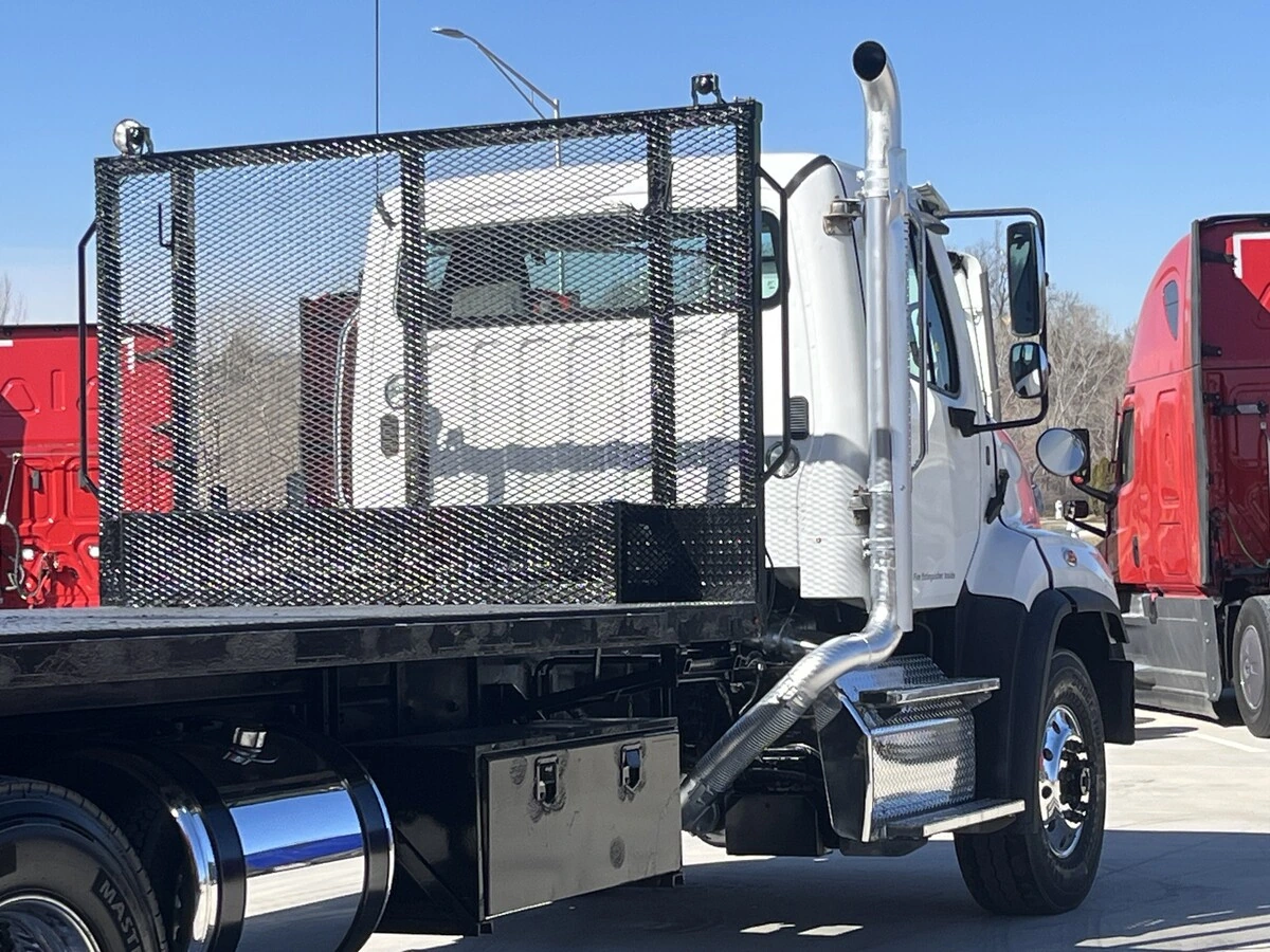 2018 Freightliner 114SD - image 9