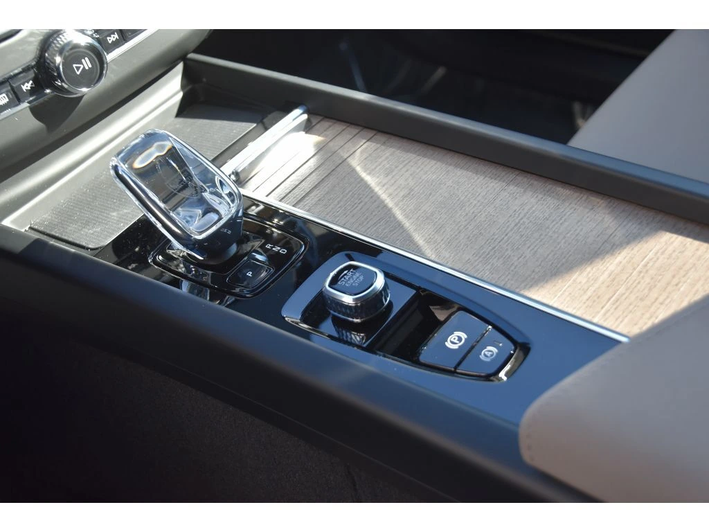 2026 Volvo - image 36