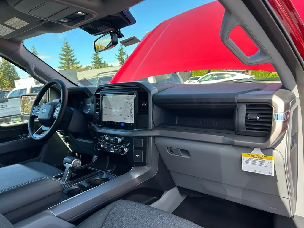 2025 Ford F-150 Lightning XLT photo 26