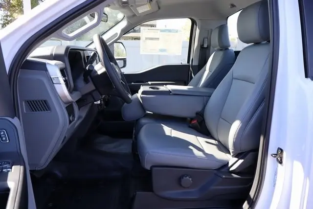 2026 Ford F-550 photo 17