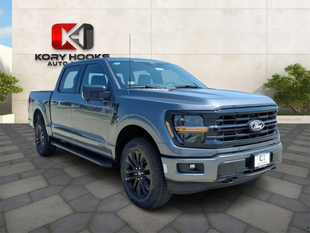 2025 Ford F-150 XLT photo 2