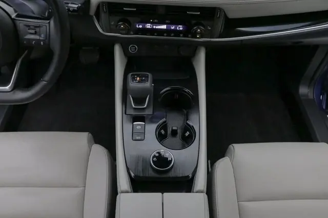 2023 Nissan Rogue SL photo 24