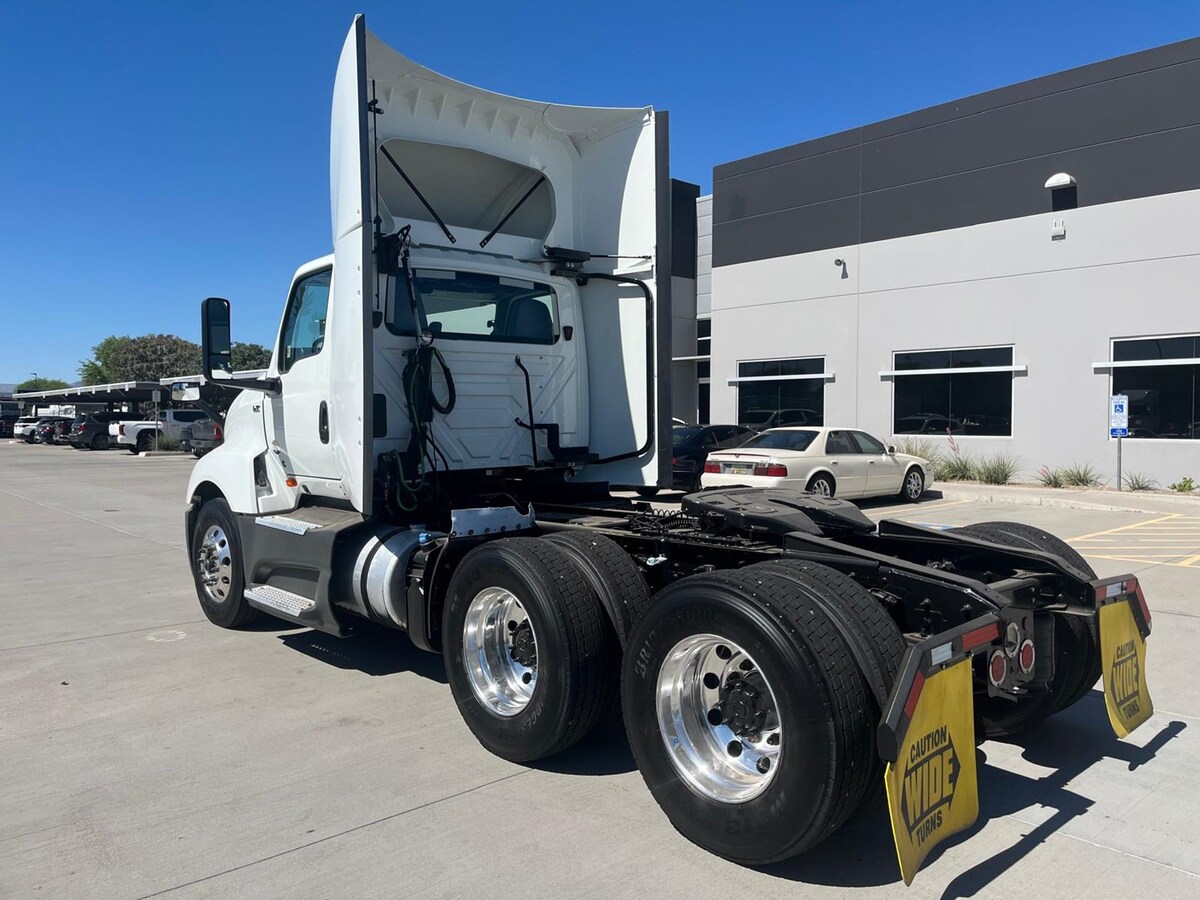 2022 International LT in Phoenix, AZ — photo 3