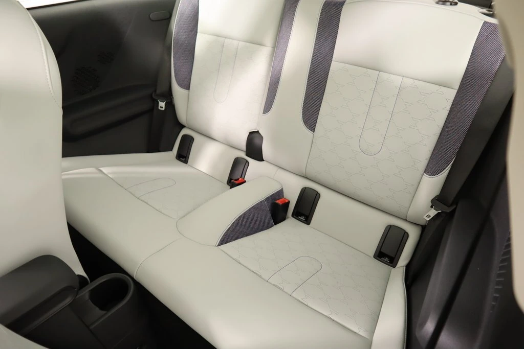 2025 MINI Hardtop 2 Door Base - Photo 12