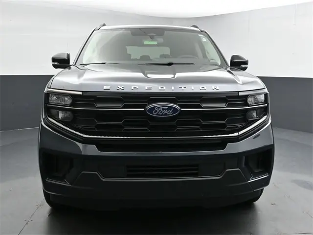 2025 Ford Expedition photo 2