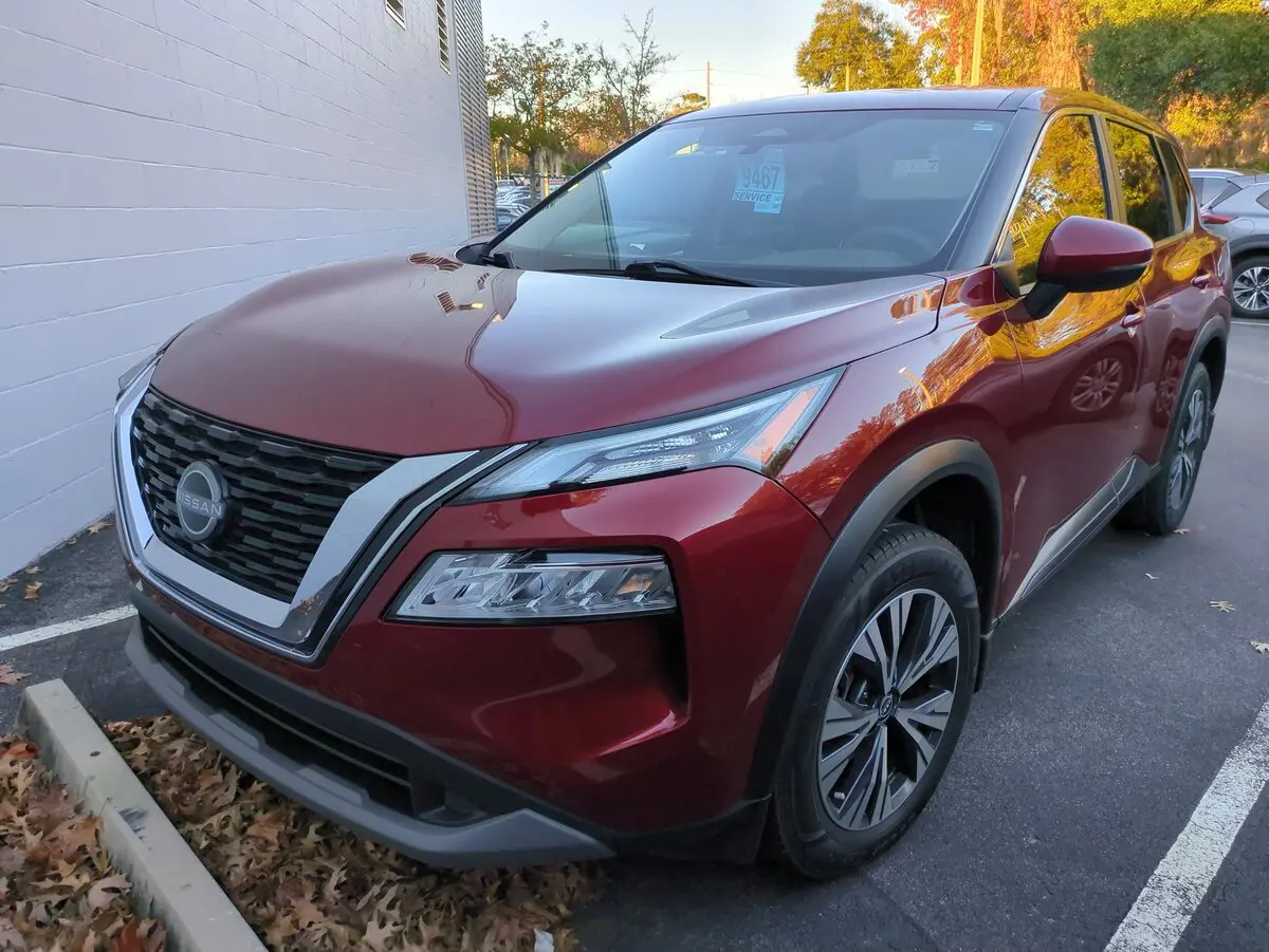 2022 Nissan Rogue SV's photo