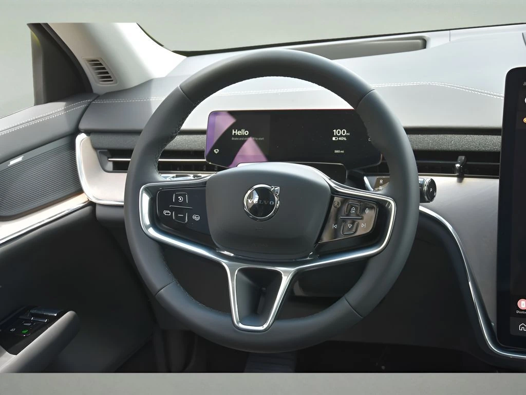 2025 Volvo - image 17