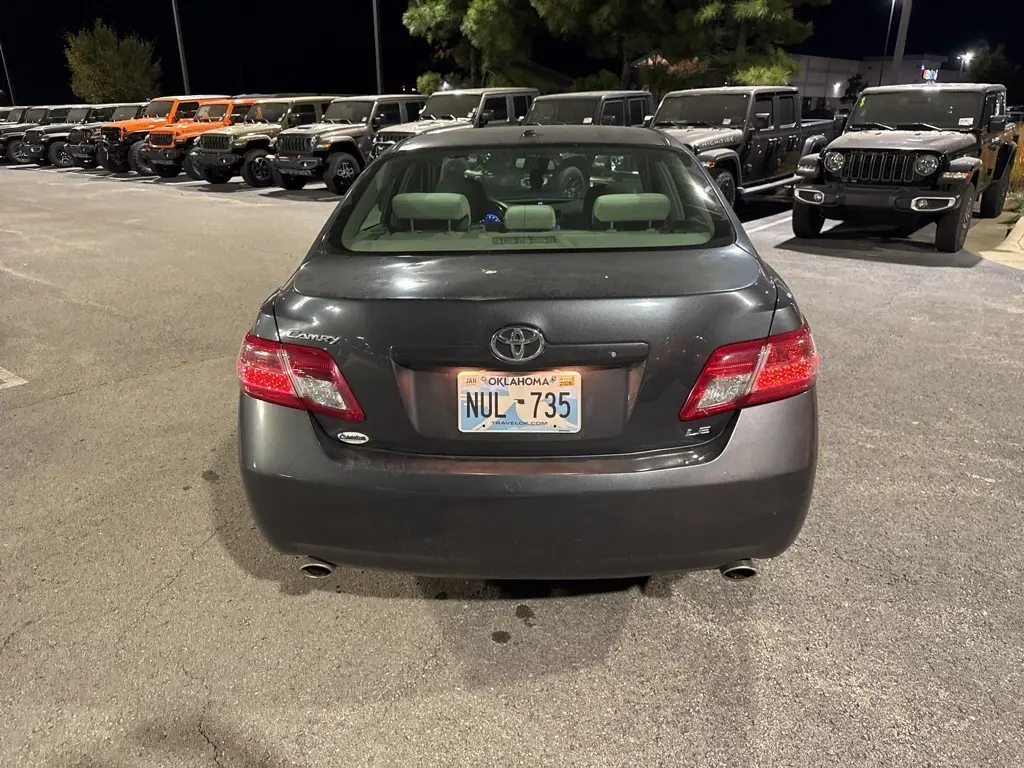 2010 Toyota Camry LE photo 3