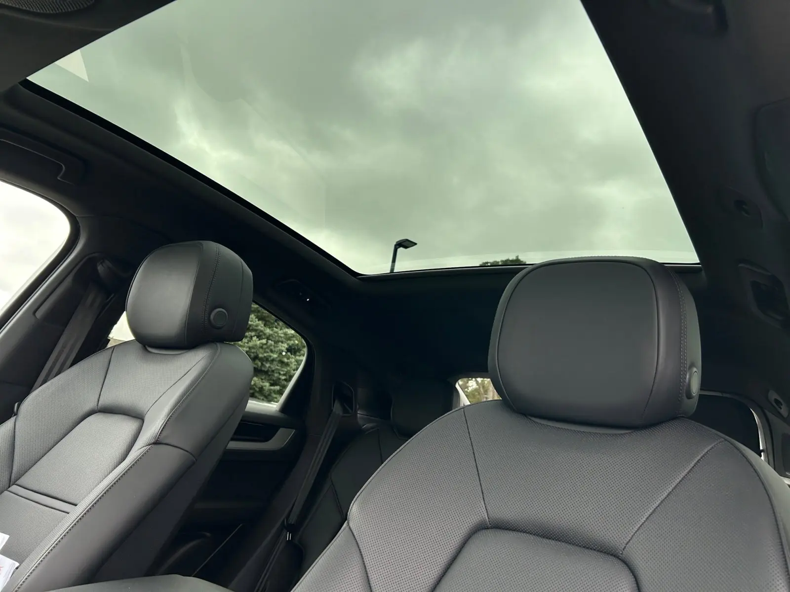2025 Porsche Cayenne Coupe Base photo 22