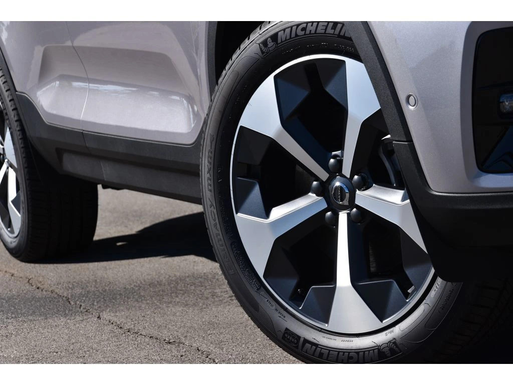 2026 Volvo - image 10