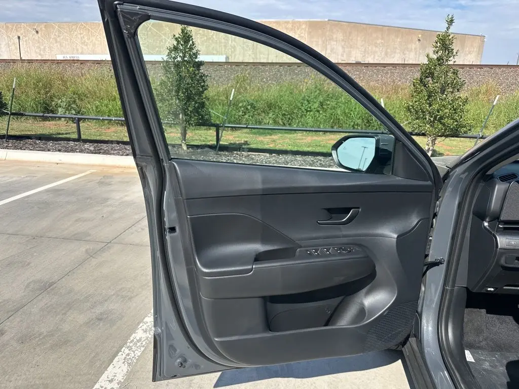 2026 Hyundai Kona SE photo 19