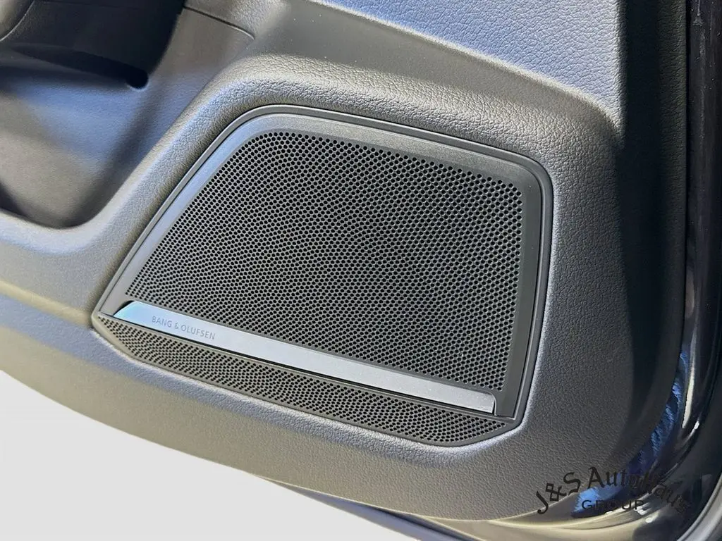 2022 Audi RS 6 Avant Base photo 29