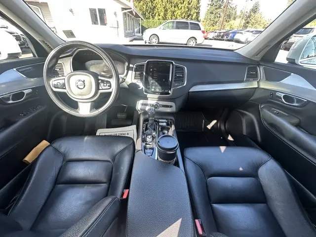 2018 Volvo XC90 T6 AWD Momentum photo 13