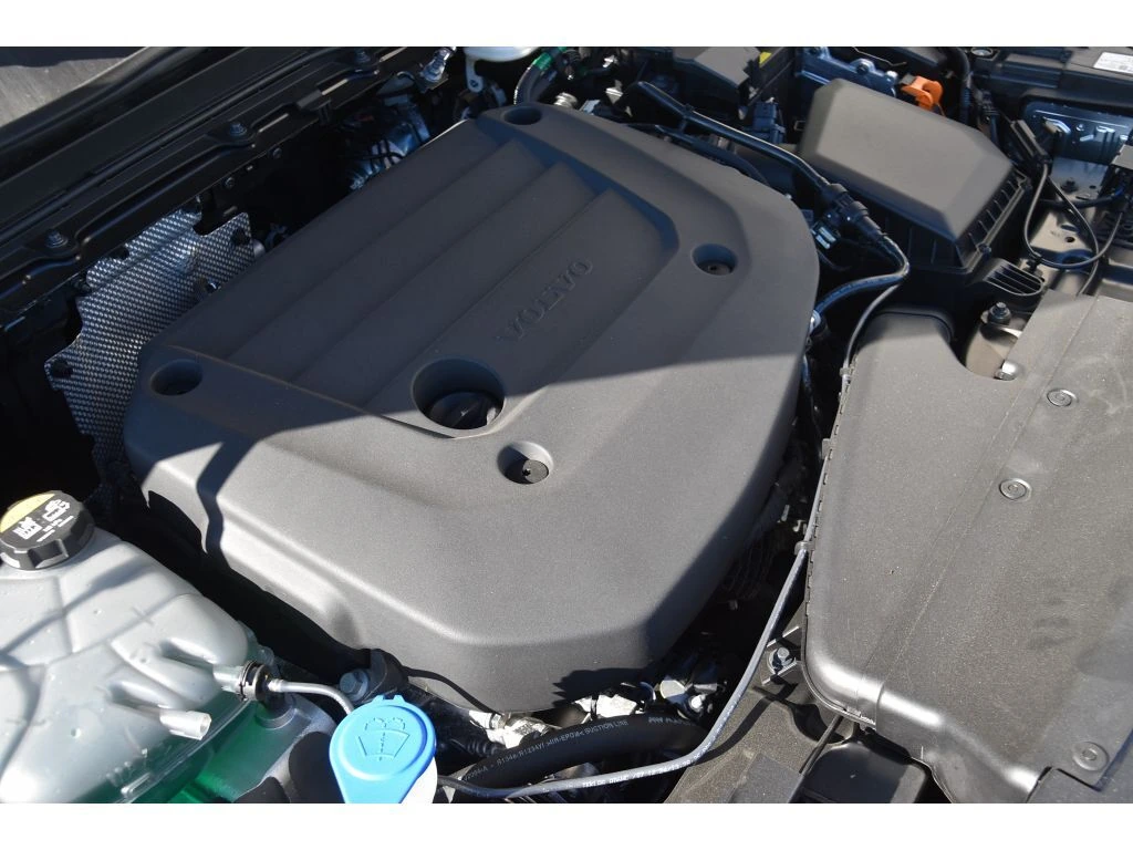 2025 Volvo - image 26