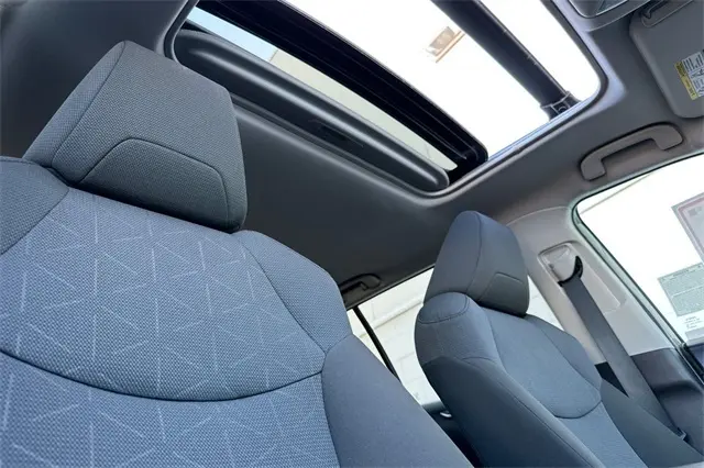 2022 Toyota RAV4 XLE photo 11