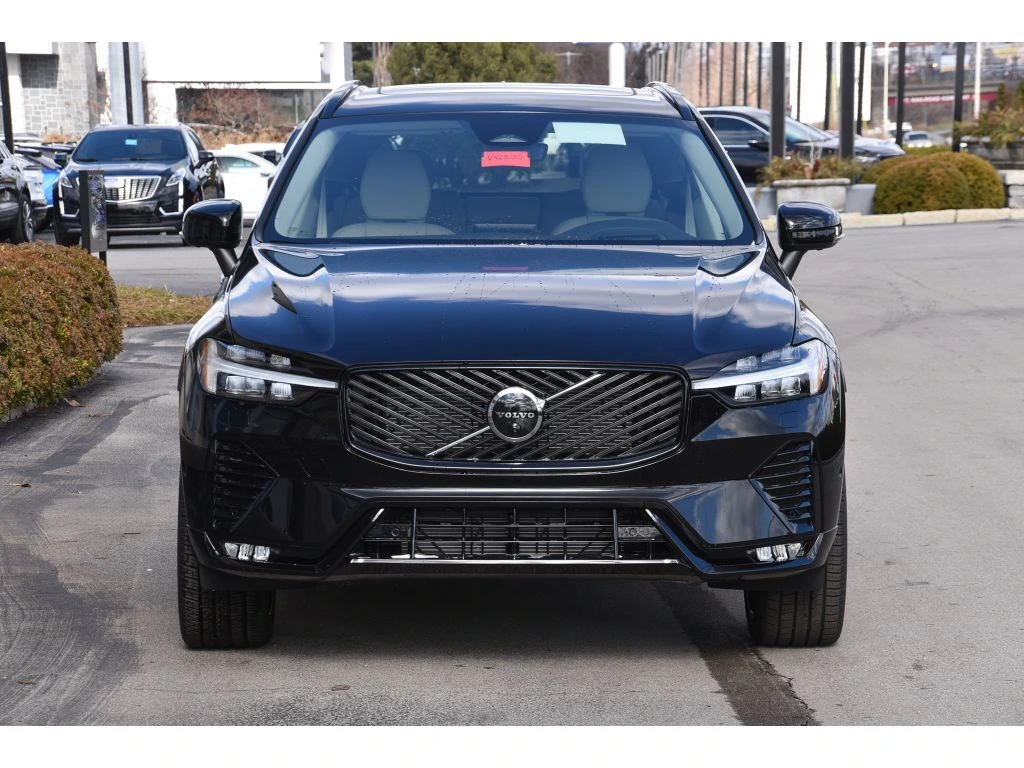 2026 Volvo - image 8