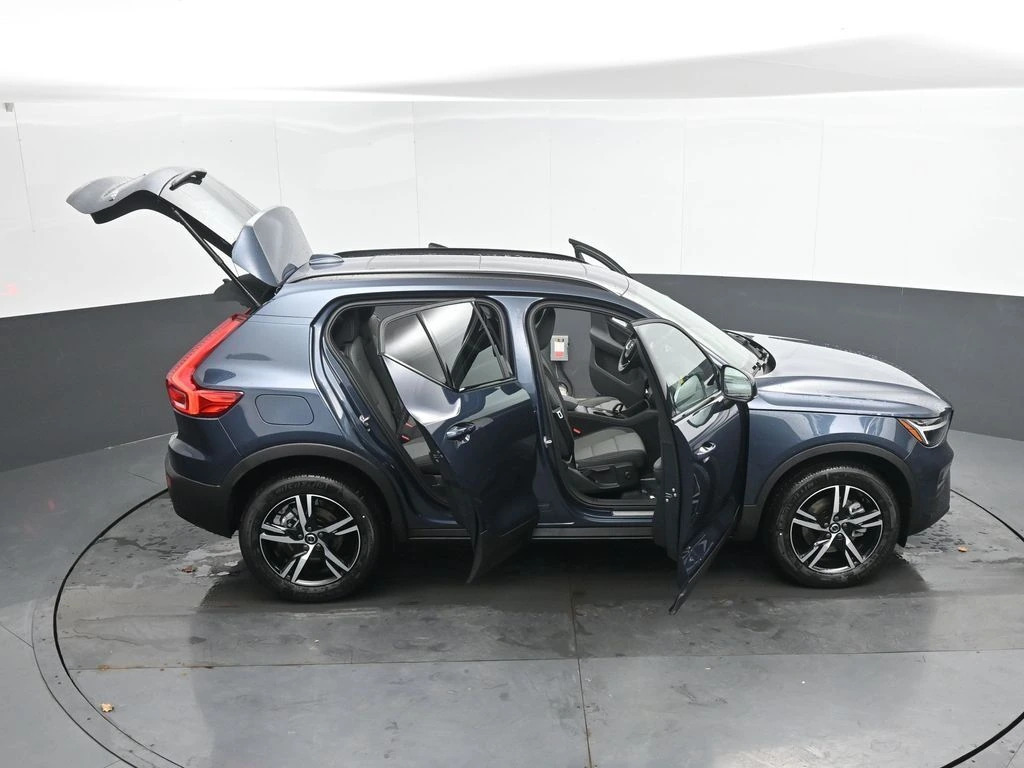 2026 Volvo - image 47